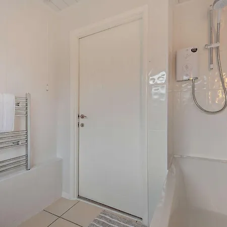 3 Bed In 95858 * ケズィック